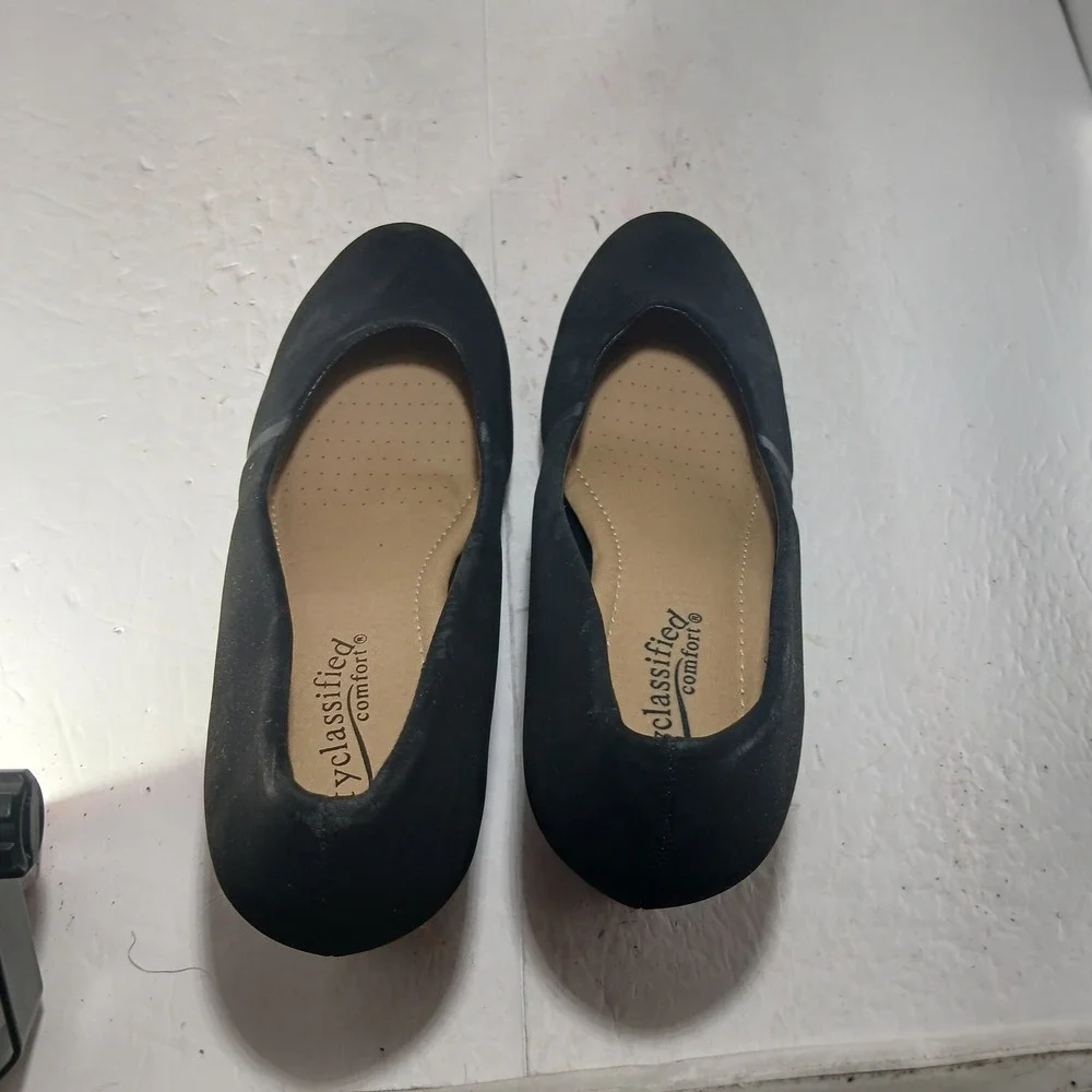 City Classified Comfort Wedge Pumps 9 Black Faux Suede Platform Office Classic